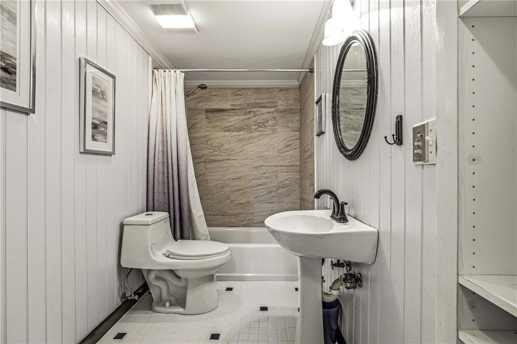 1975 Hunt Crossing Court