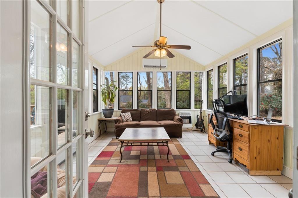 3492 Vista Heights Way SW