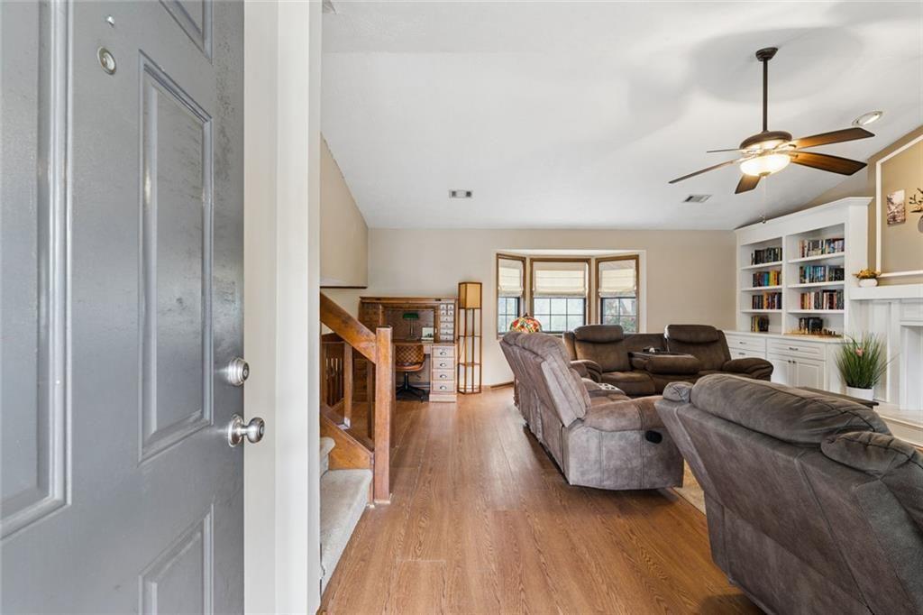 3492 Vista Heights Way SW