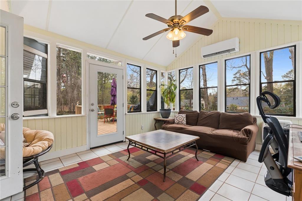 3492 Vista Heights Way SW