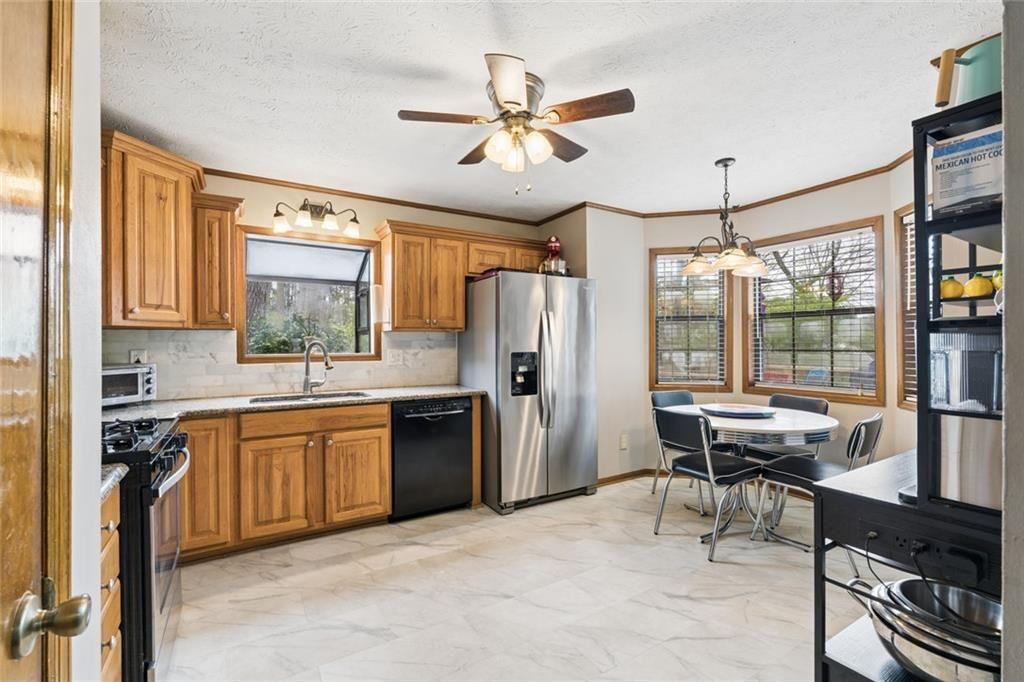 3492 Vista Heights Way SW