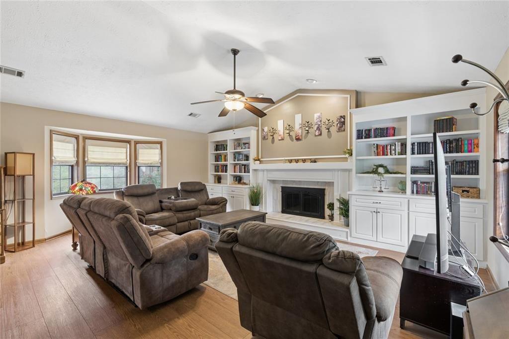 3492 Vista Heights Way SW