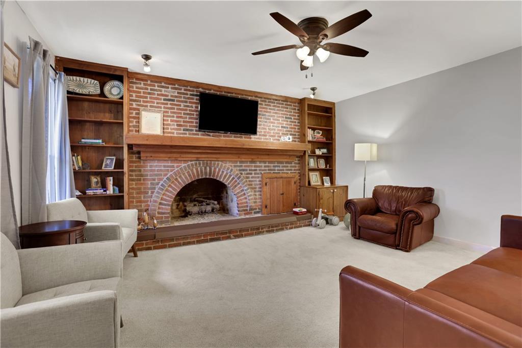 5813 Four Winds Drive SW