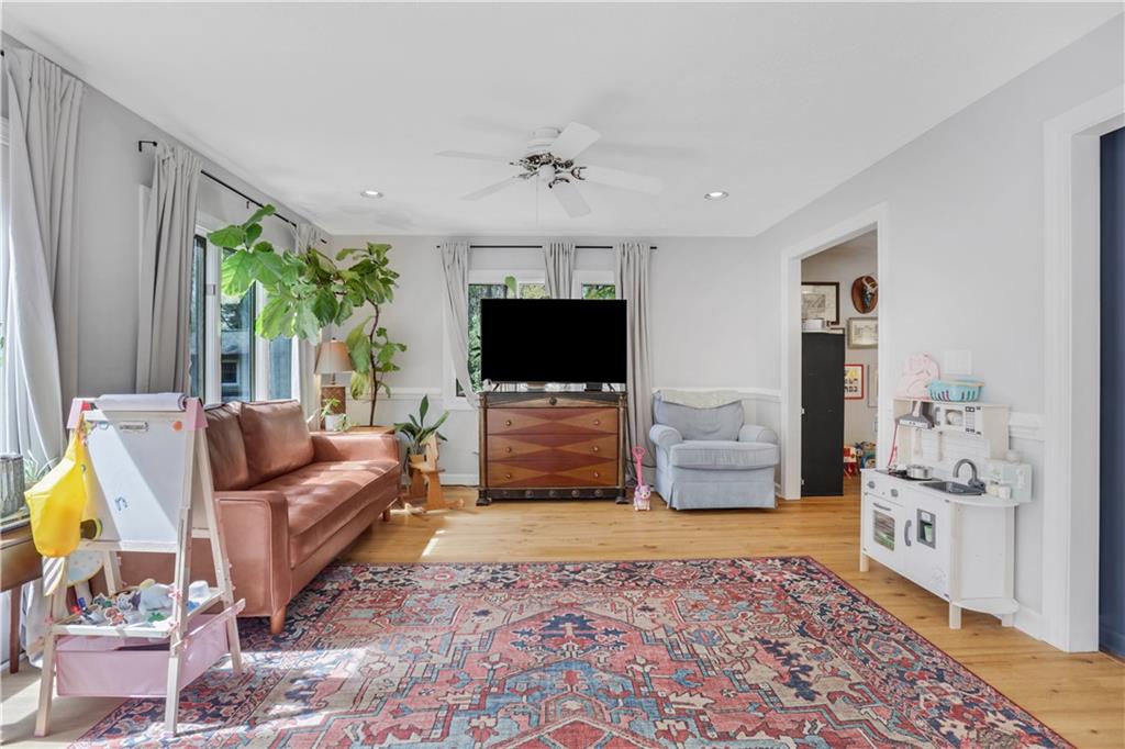 5813 Four Winds Drive SW