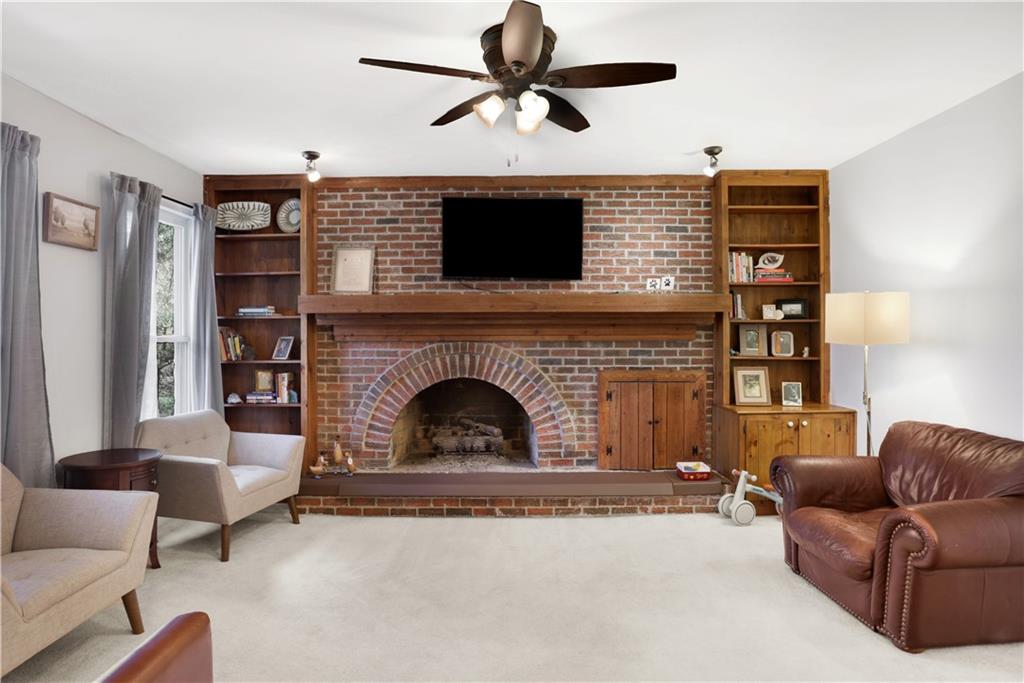 5813 Four Winds Drive SW