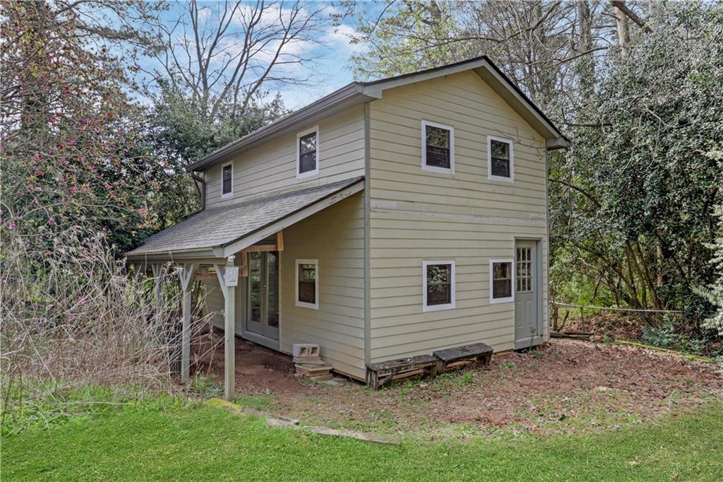 5813 Four Winds Drive SW