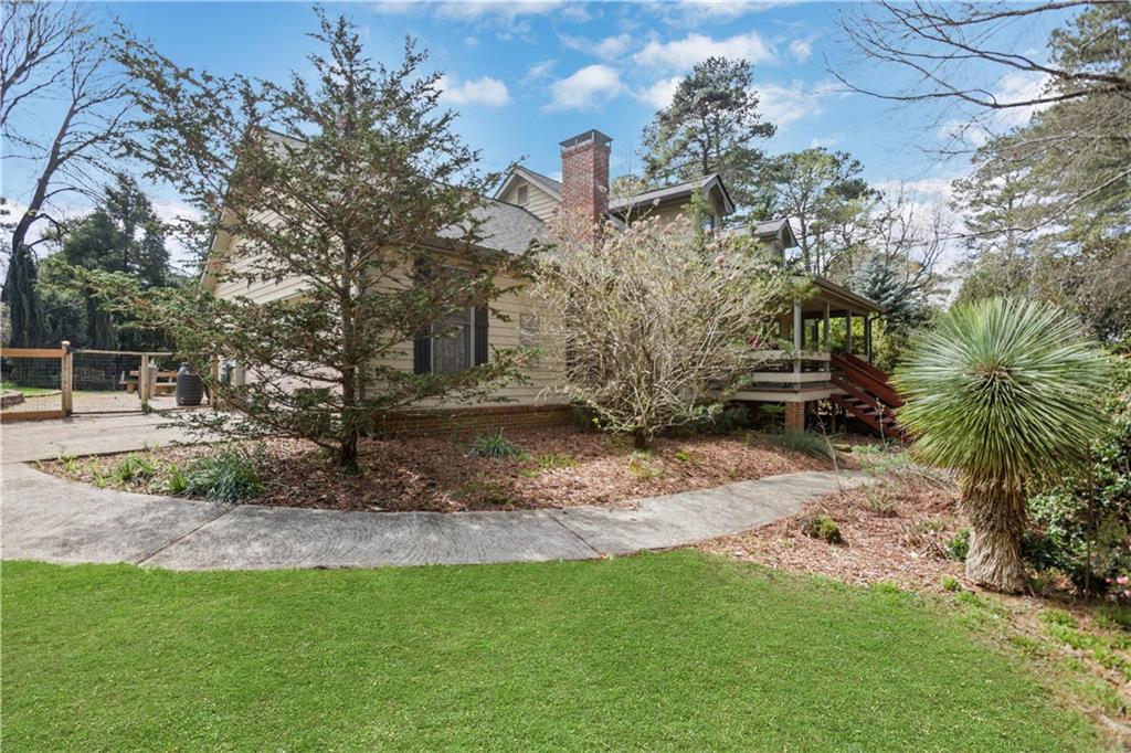 5813 Four Winds Drive SW