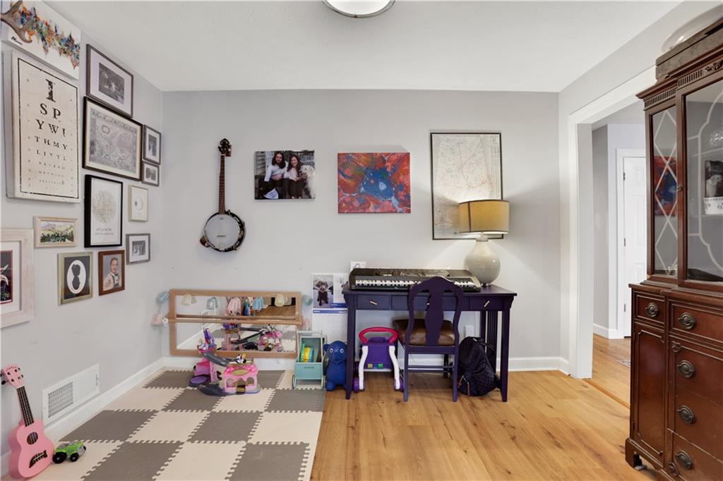 5813 Four Winds Drive SW