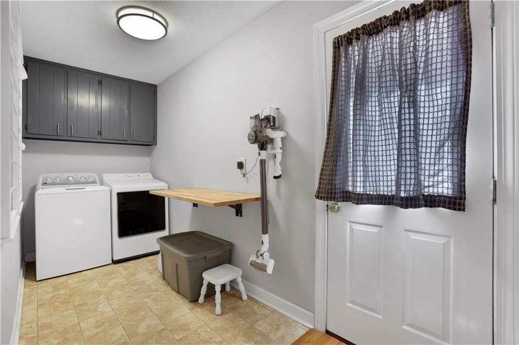 5813 Four Winds Drive SW