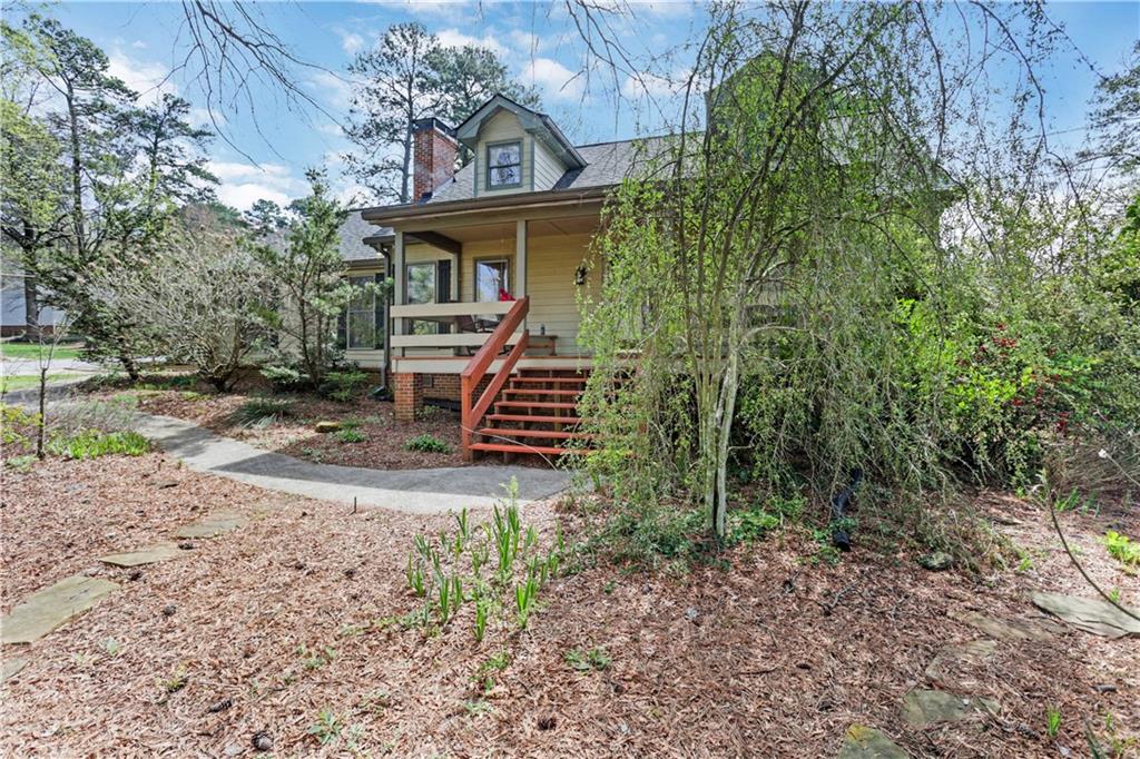 5813 Four Winds Drive SW