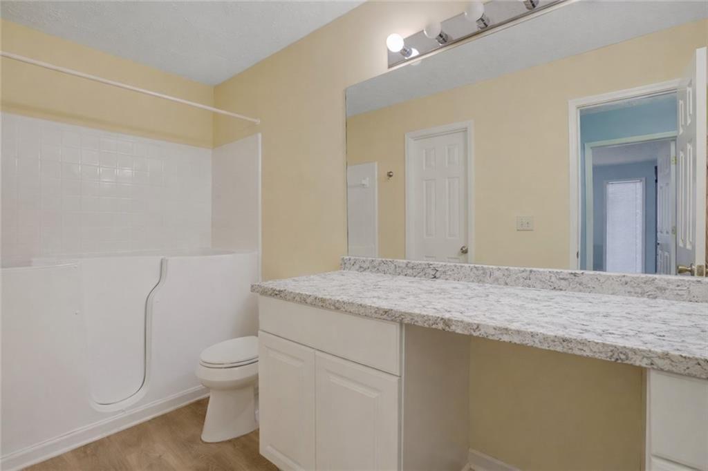 3843 Woodridge Way