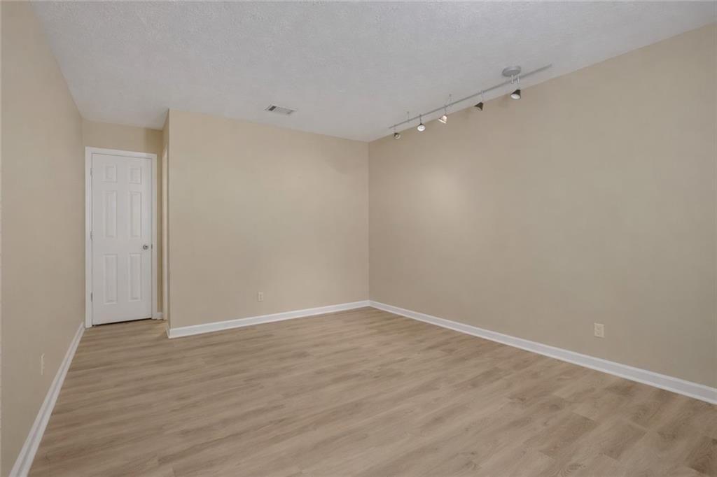 3843 Woodridge Way