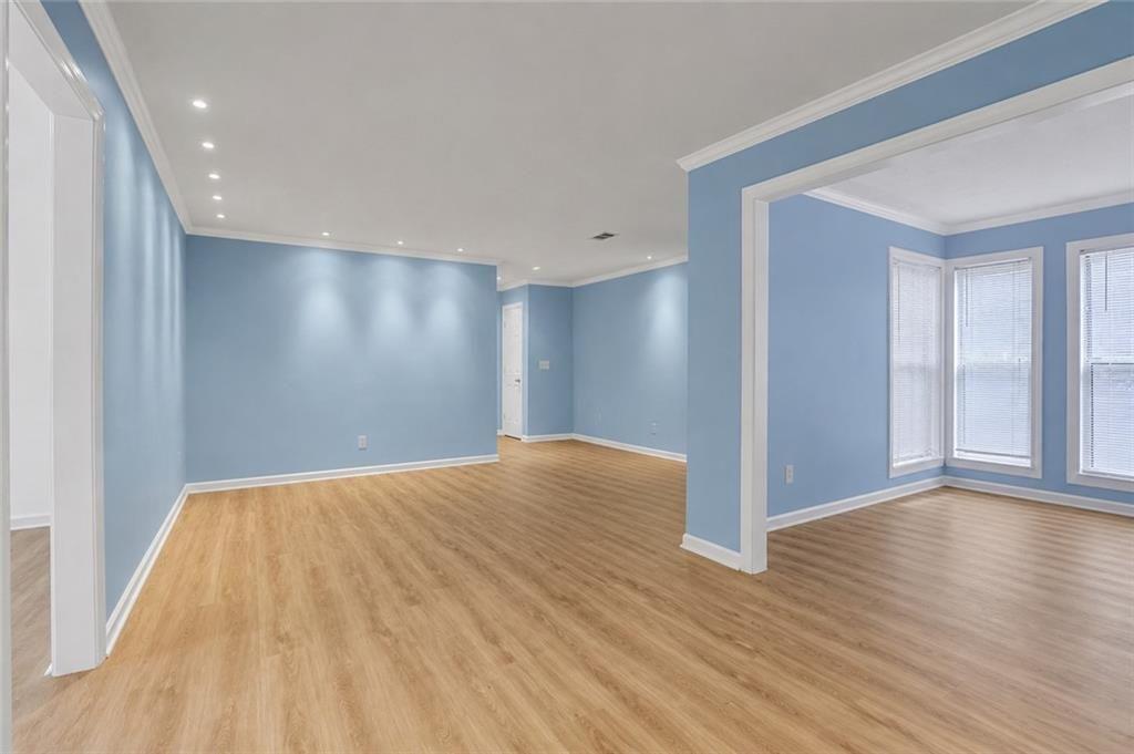 3843 Woodridge Way