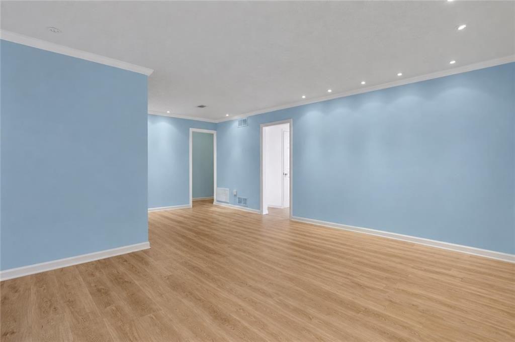 3843 Woodridge Way