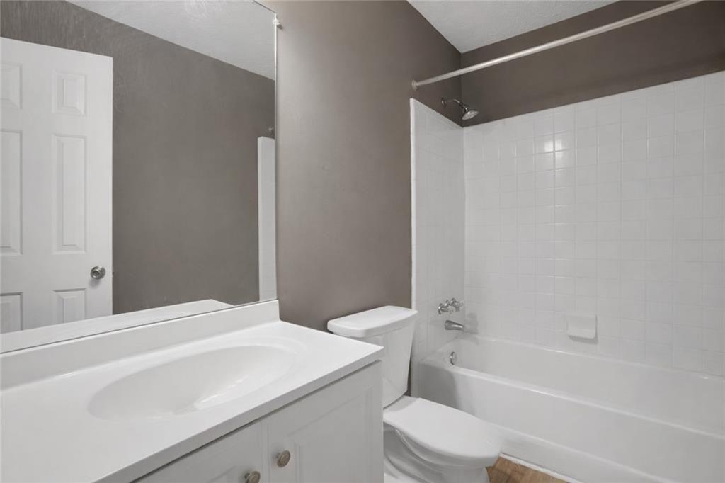 3843 Woodridge Way