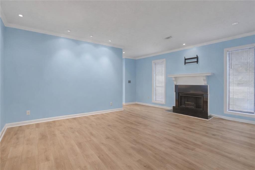 3843 Woodridge Way