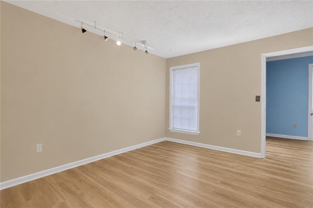 3843 Woodridge Way