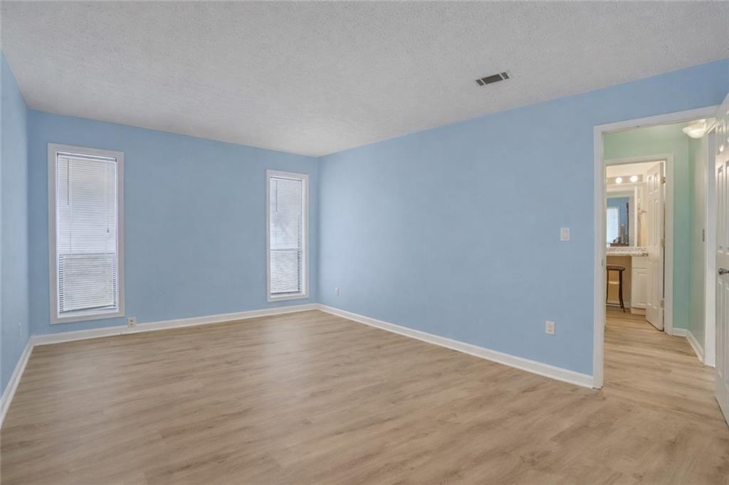 3843 Woodridge Way
