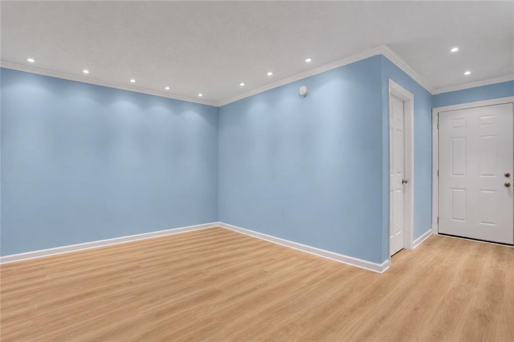 3843 Woodridge Way