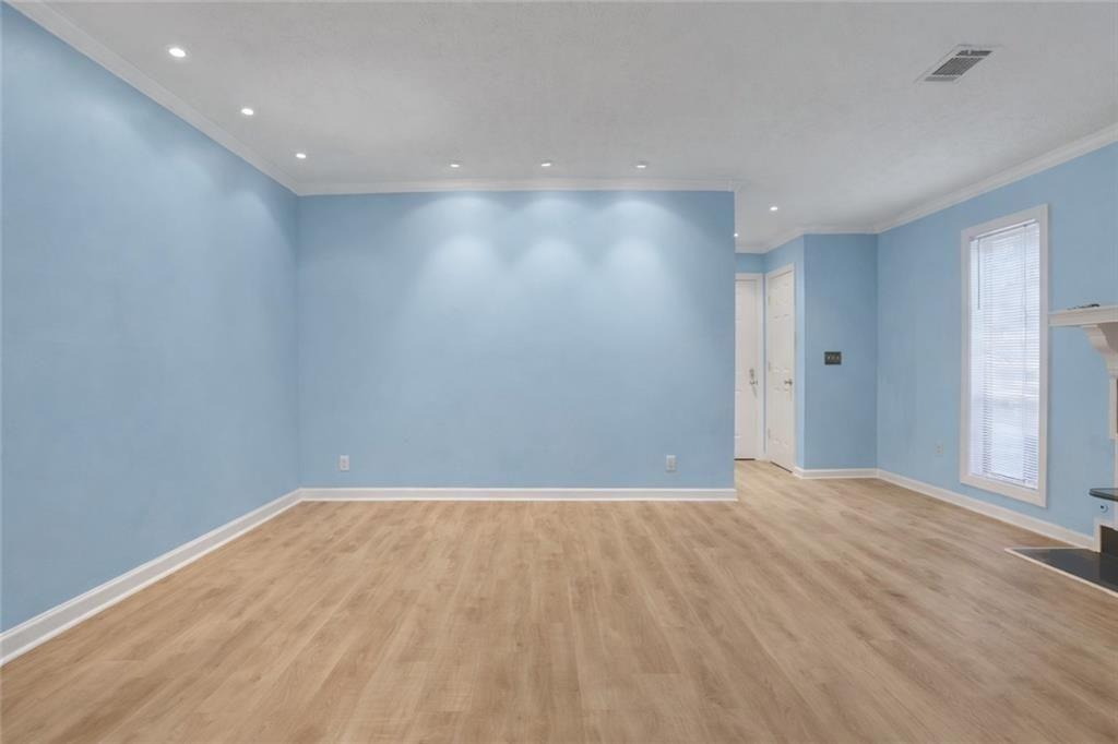 3843 Woodridge Way