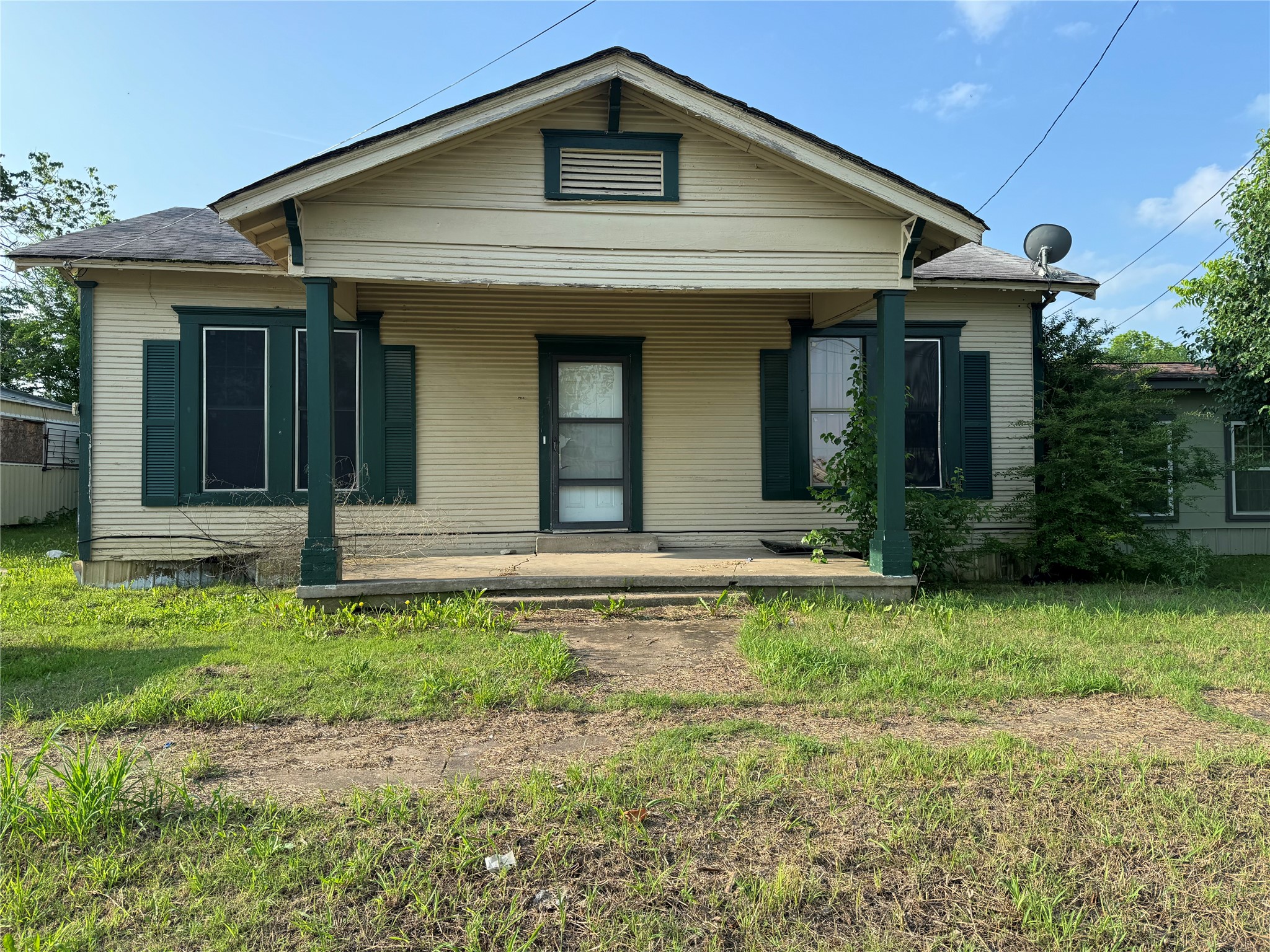 504 W COLLEGE