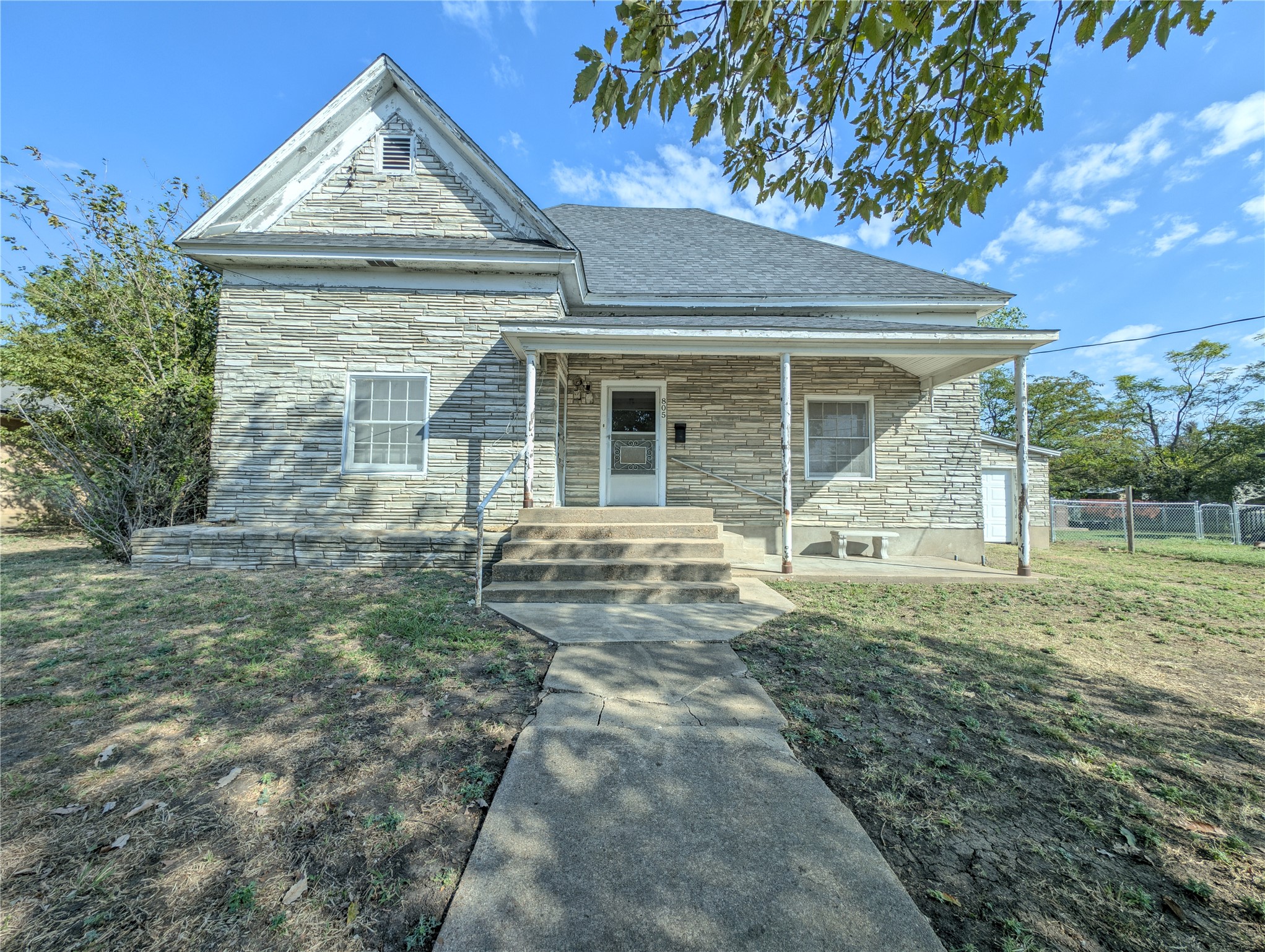 805 Poplar Street