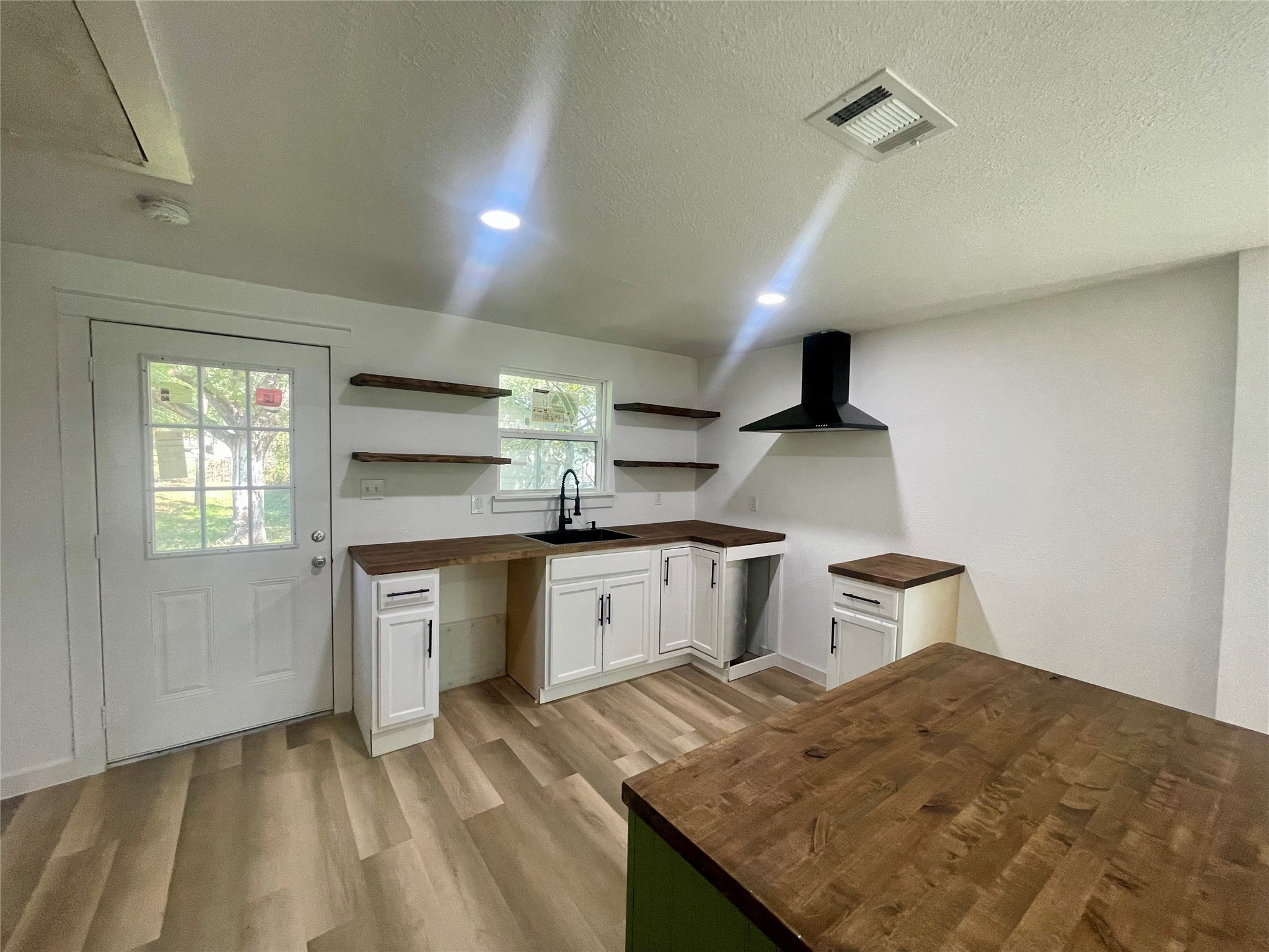 1603 Neathery