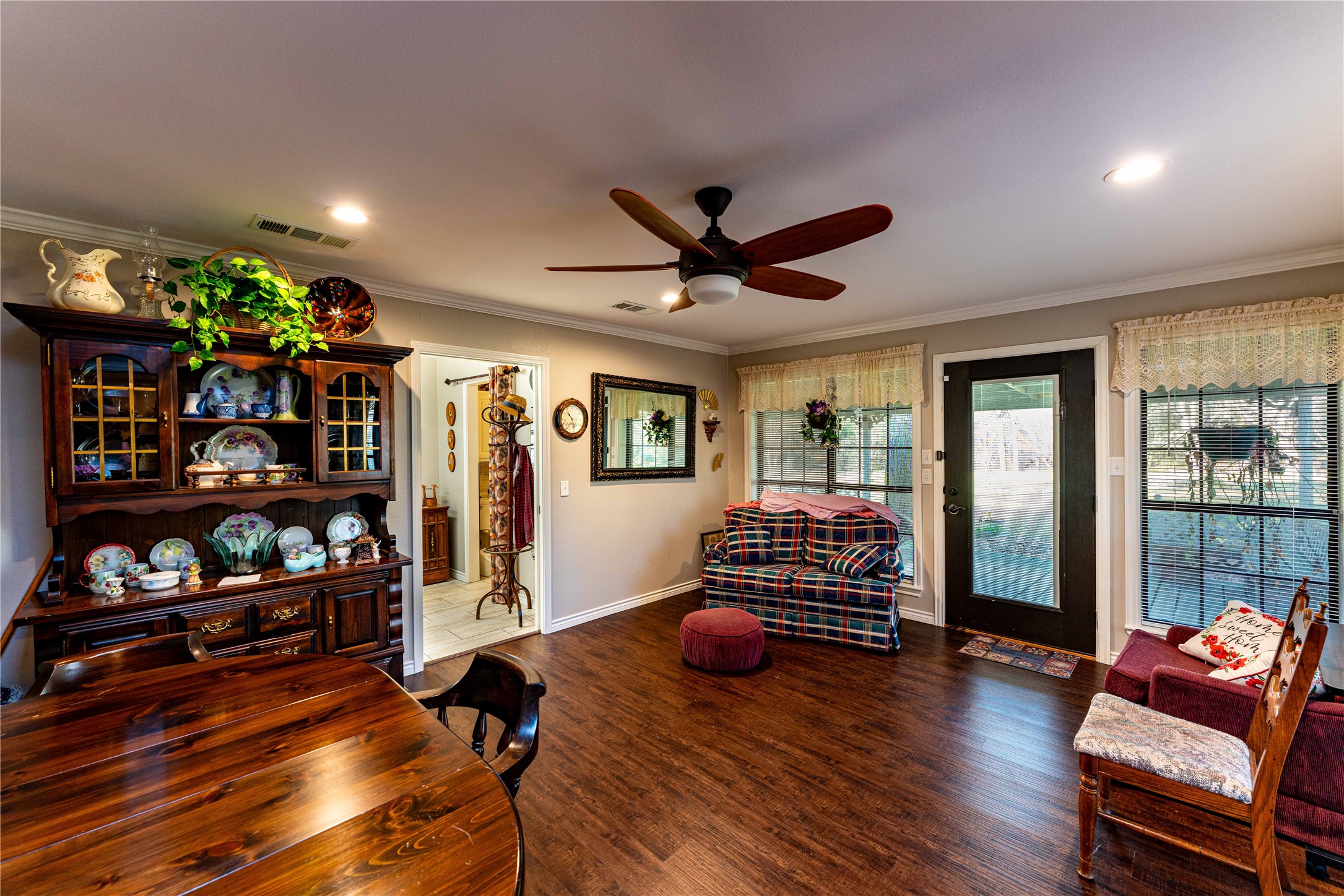 1409 Farm Road 1159