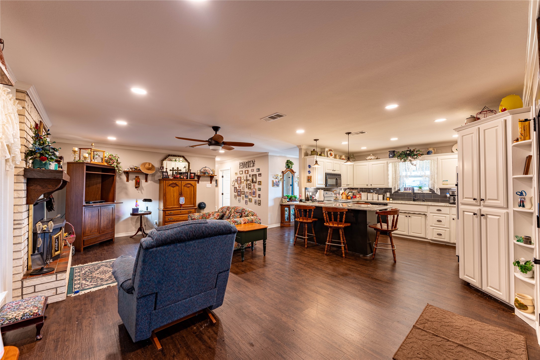 1409 Farm Road 1159