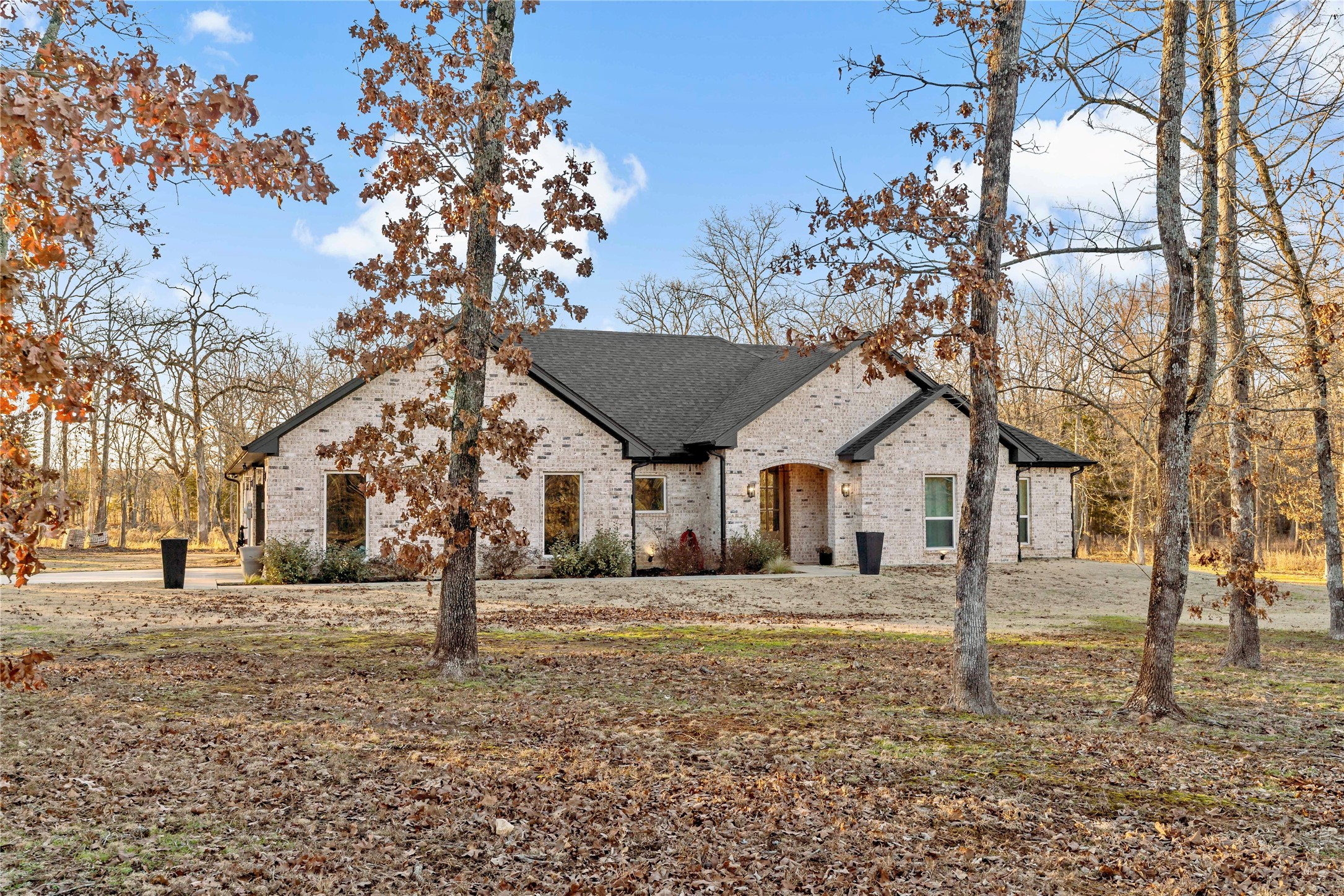 444 PRIVATE ROAD 44001