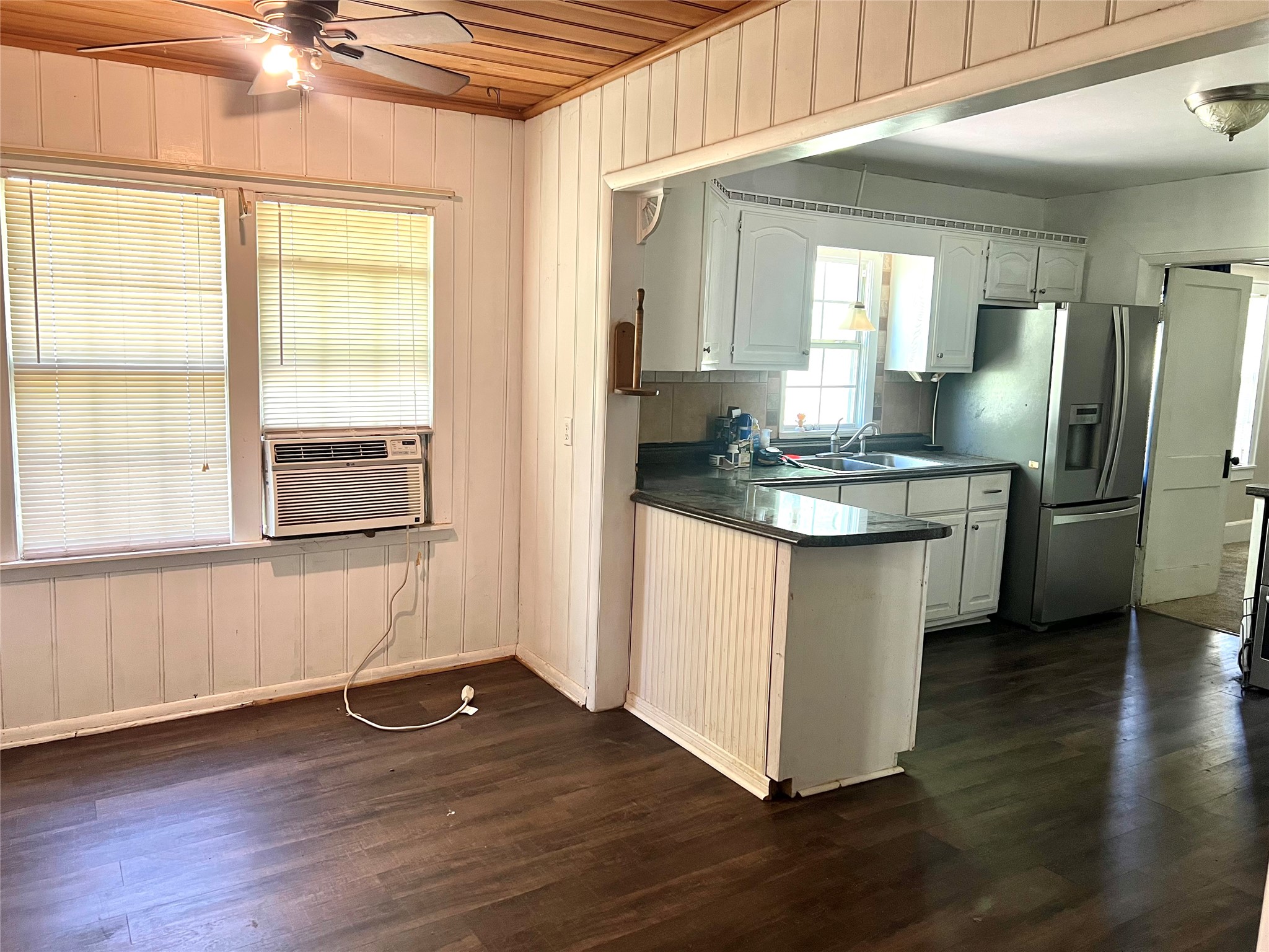 7155 Farm Road 1499