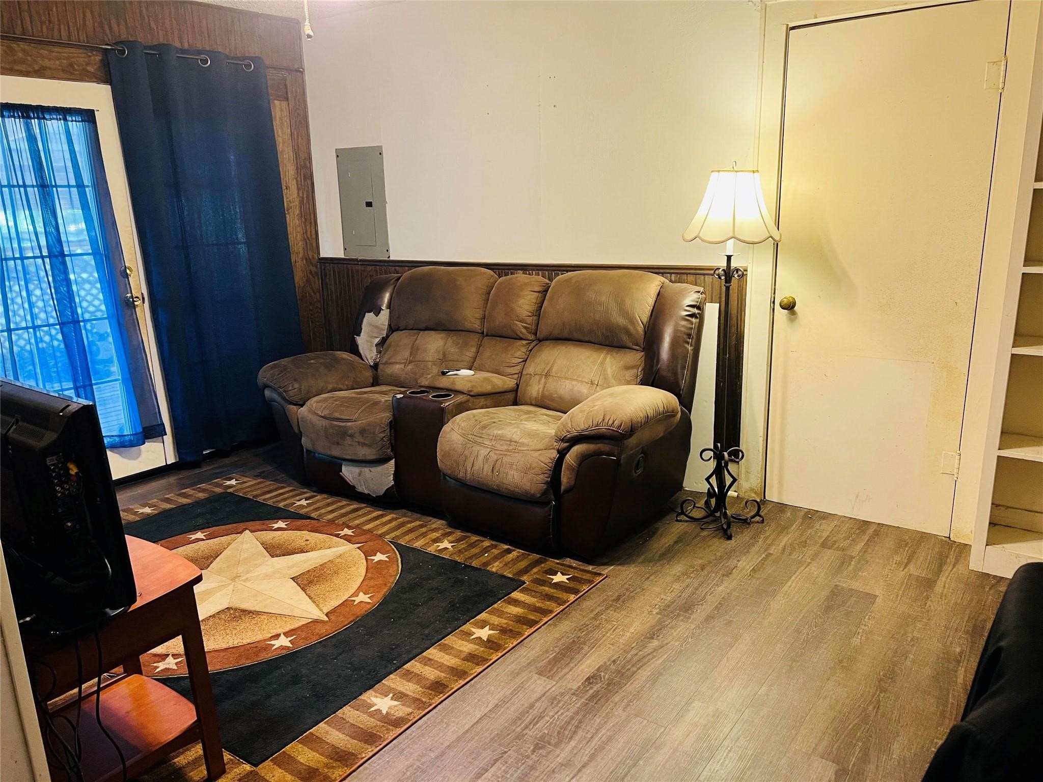 7155 Farm Road 1499