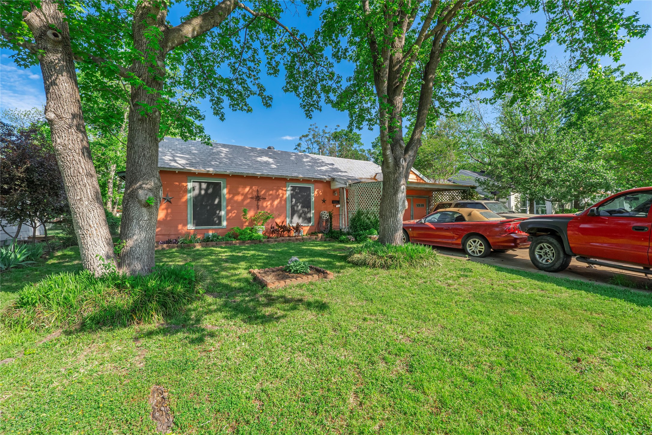 1105 Pecan Drive