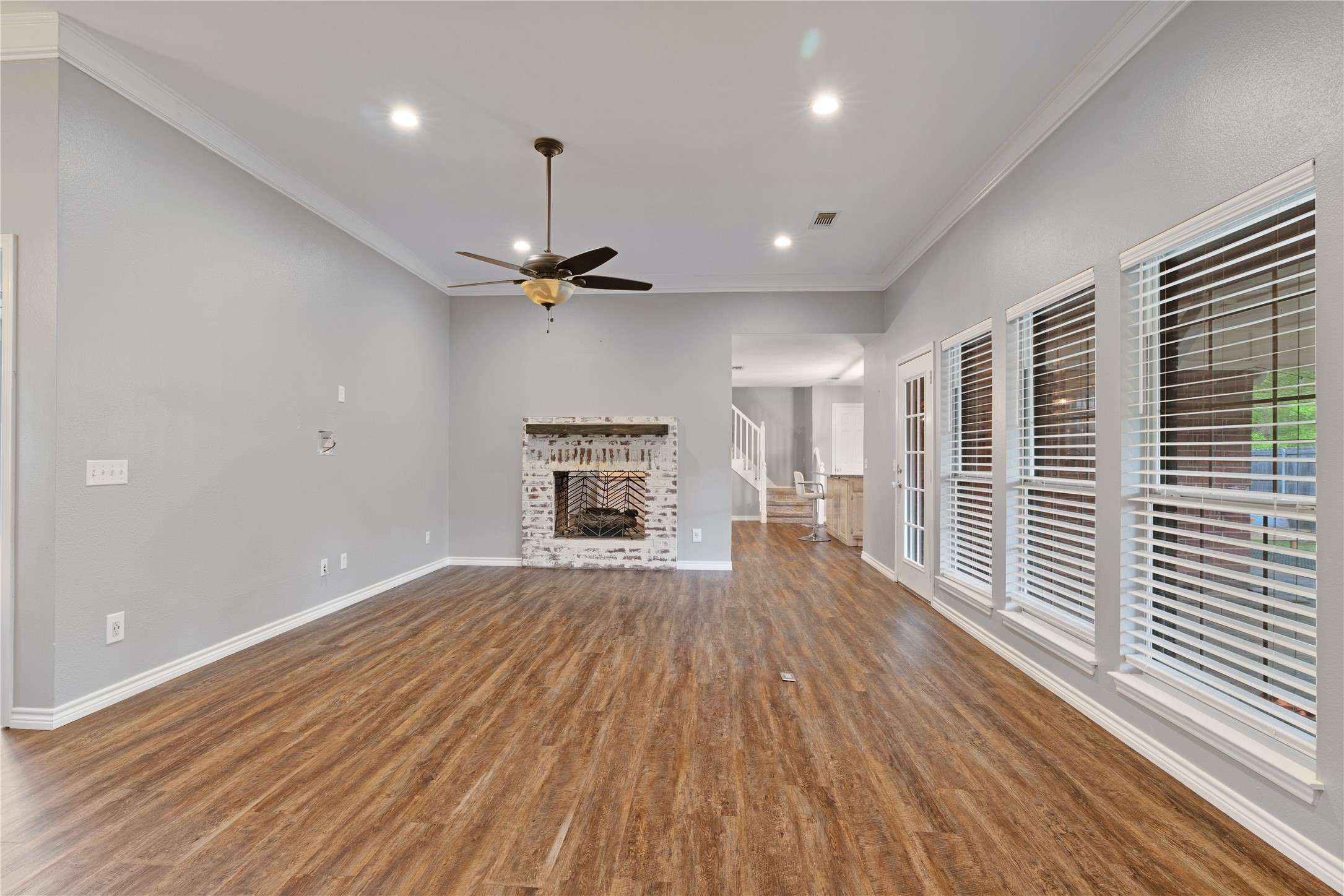 3925 Lakeshore Drive