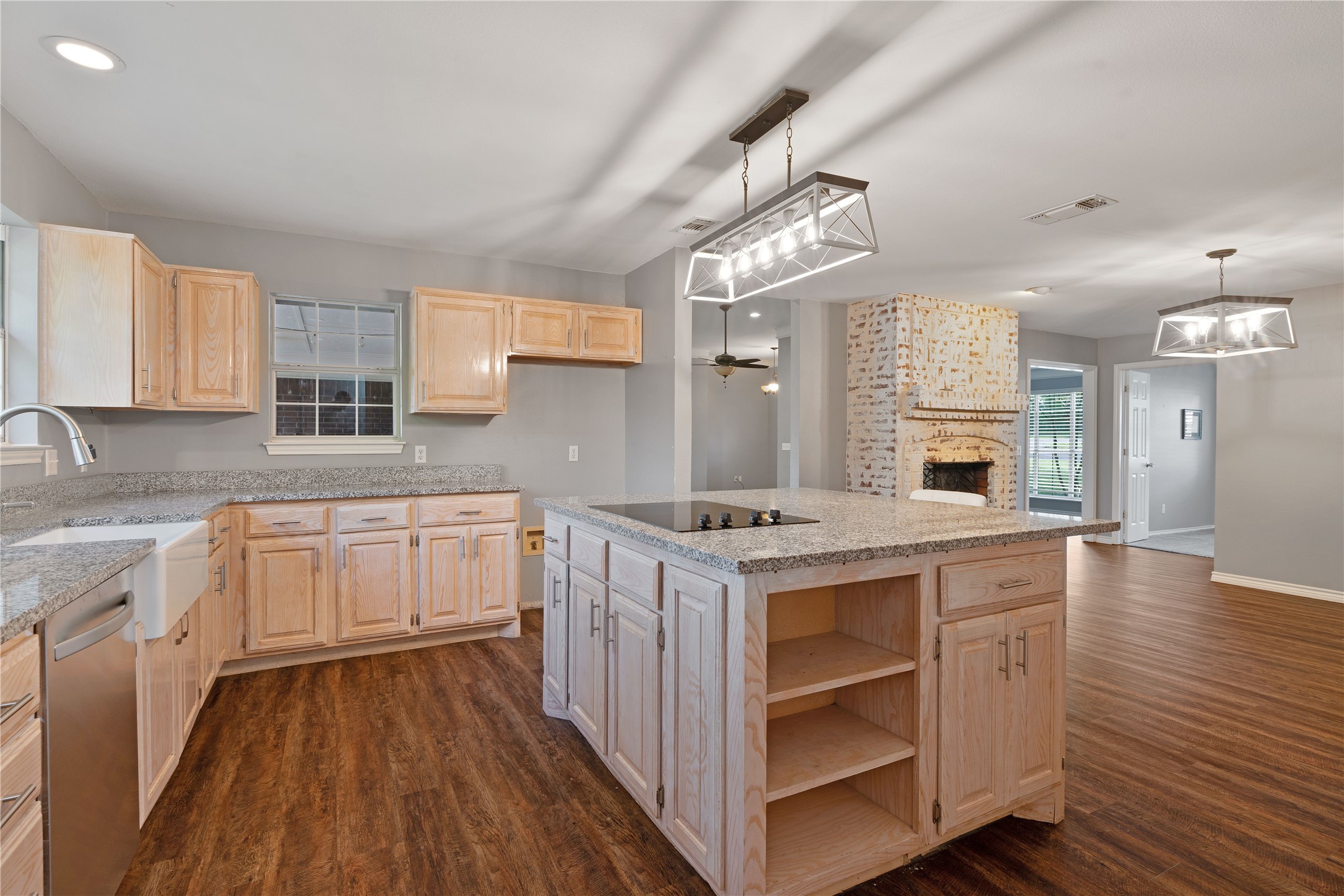 3925 Lakeshore Drive