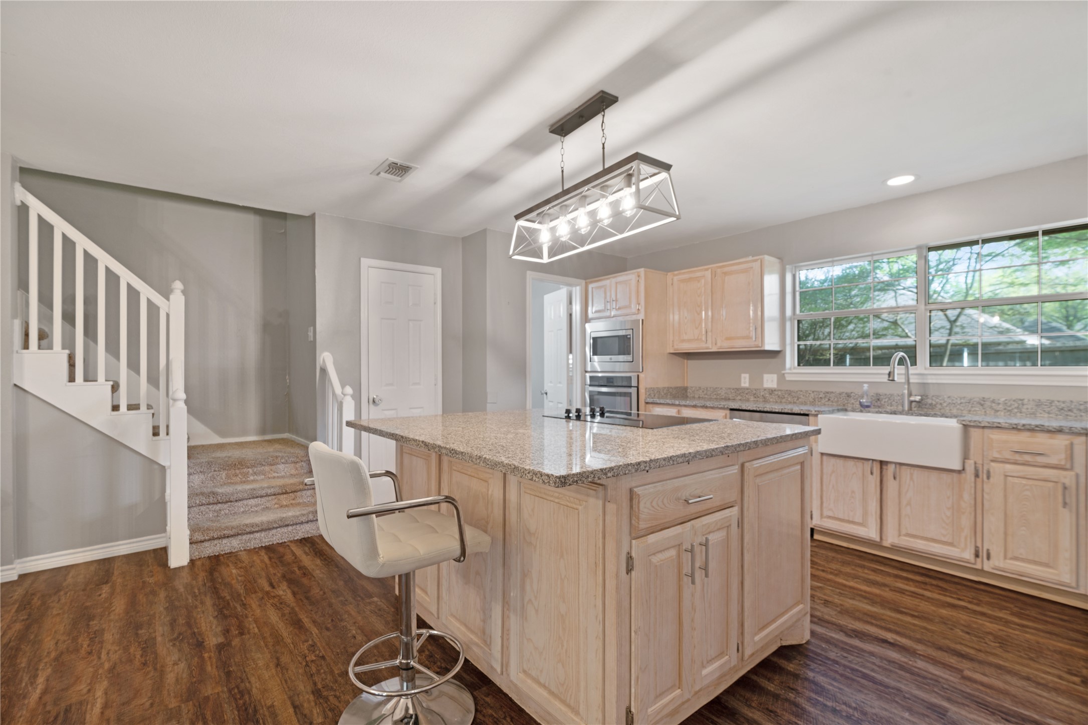 3925 Lakeshore Drive