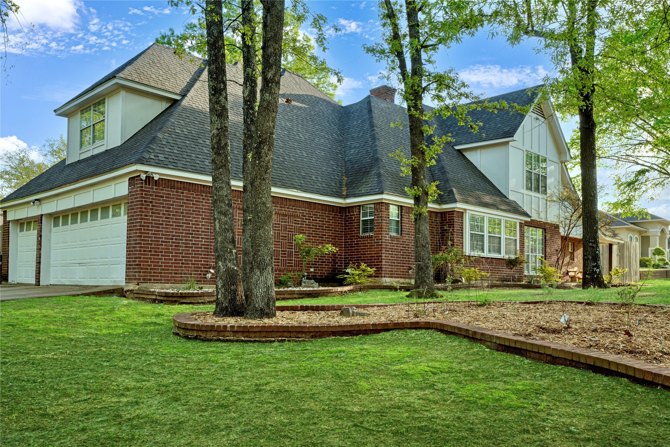 3925 Lakeshore Drive