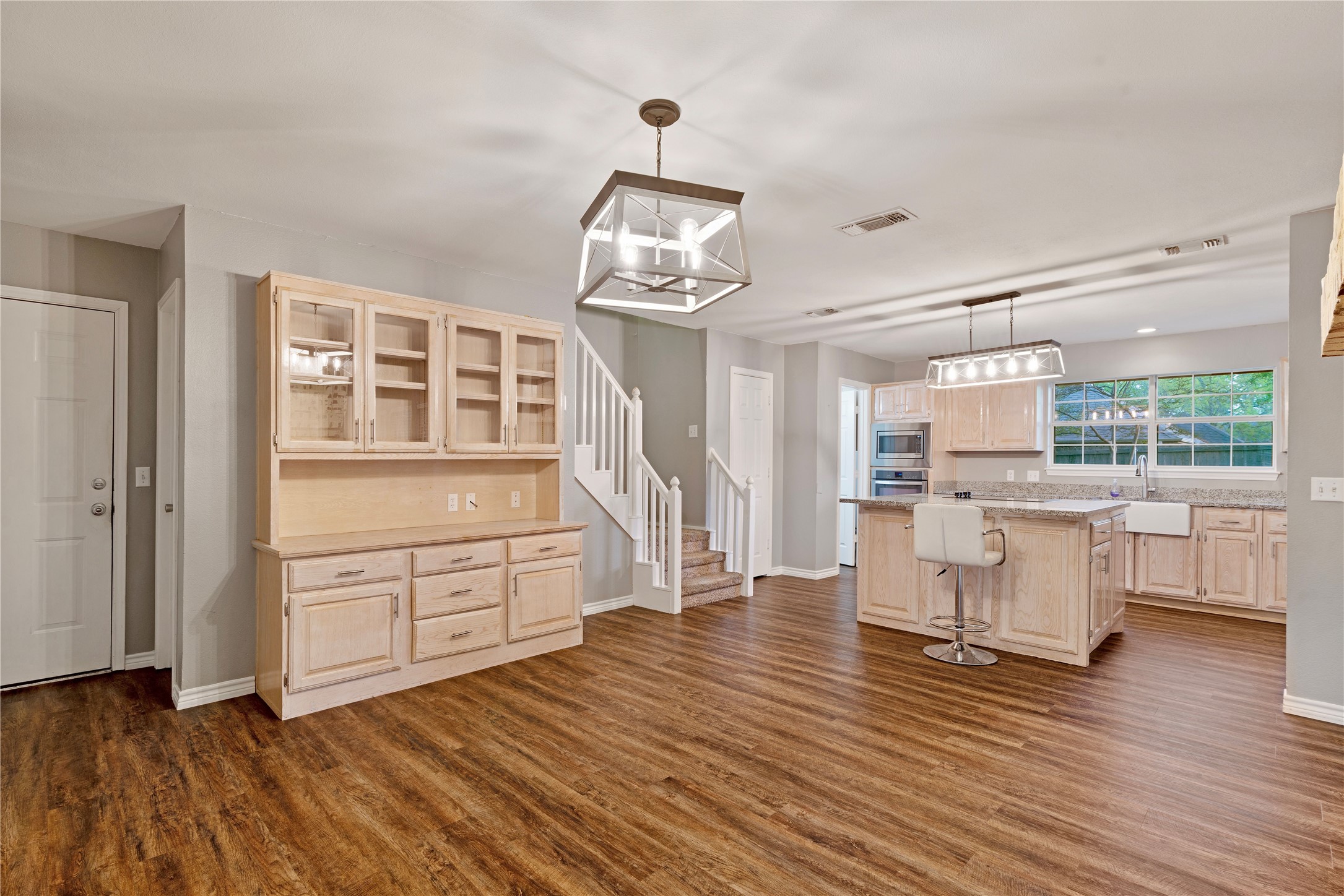 3925 Lakeshore Drive
