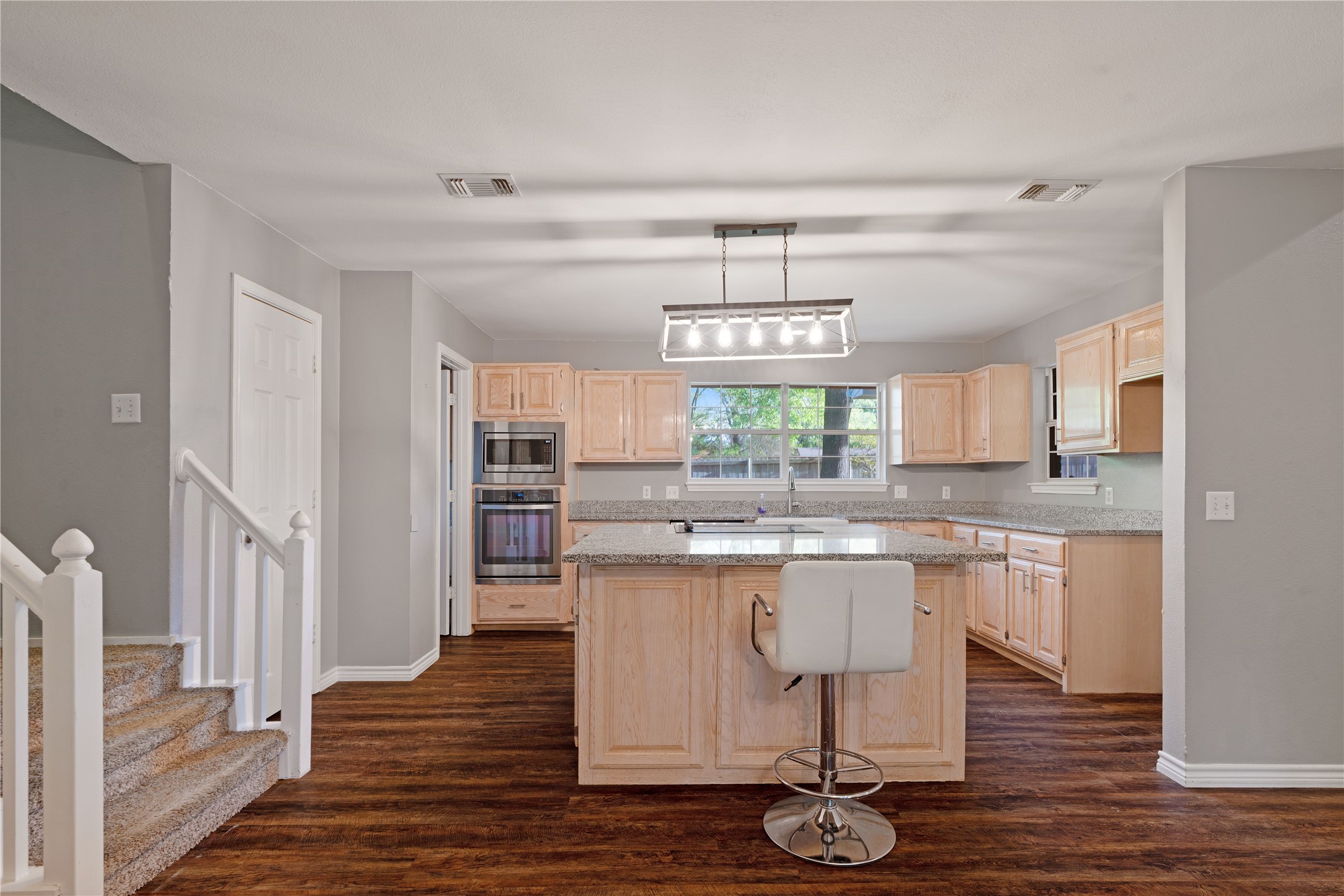 3925 Lakeshore Drive