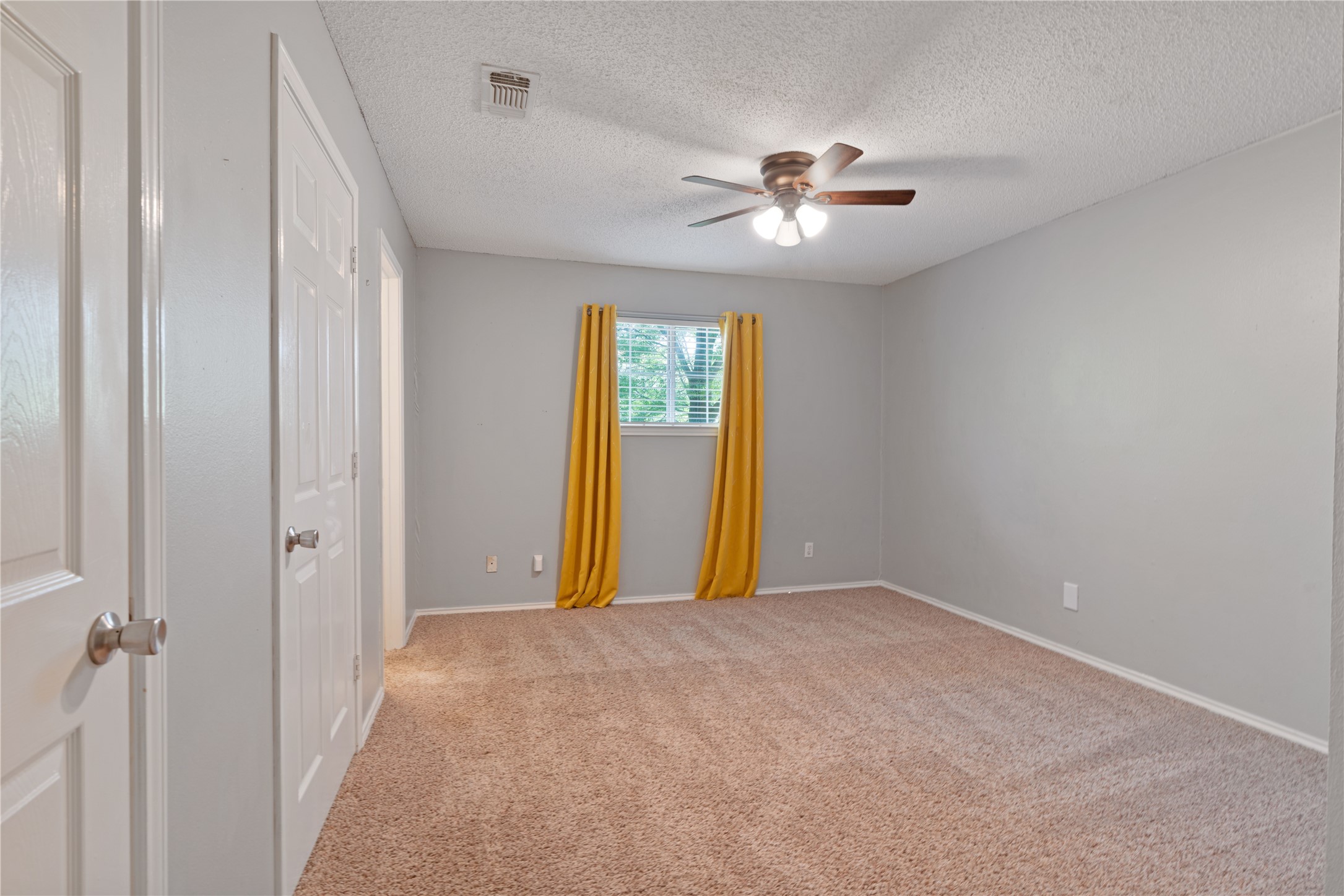 3925 Lakeshore Drive
