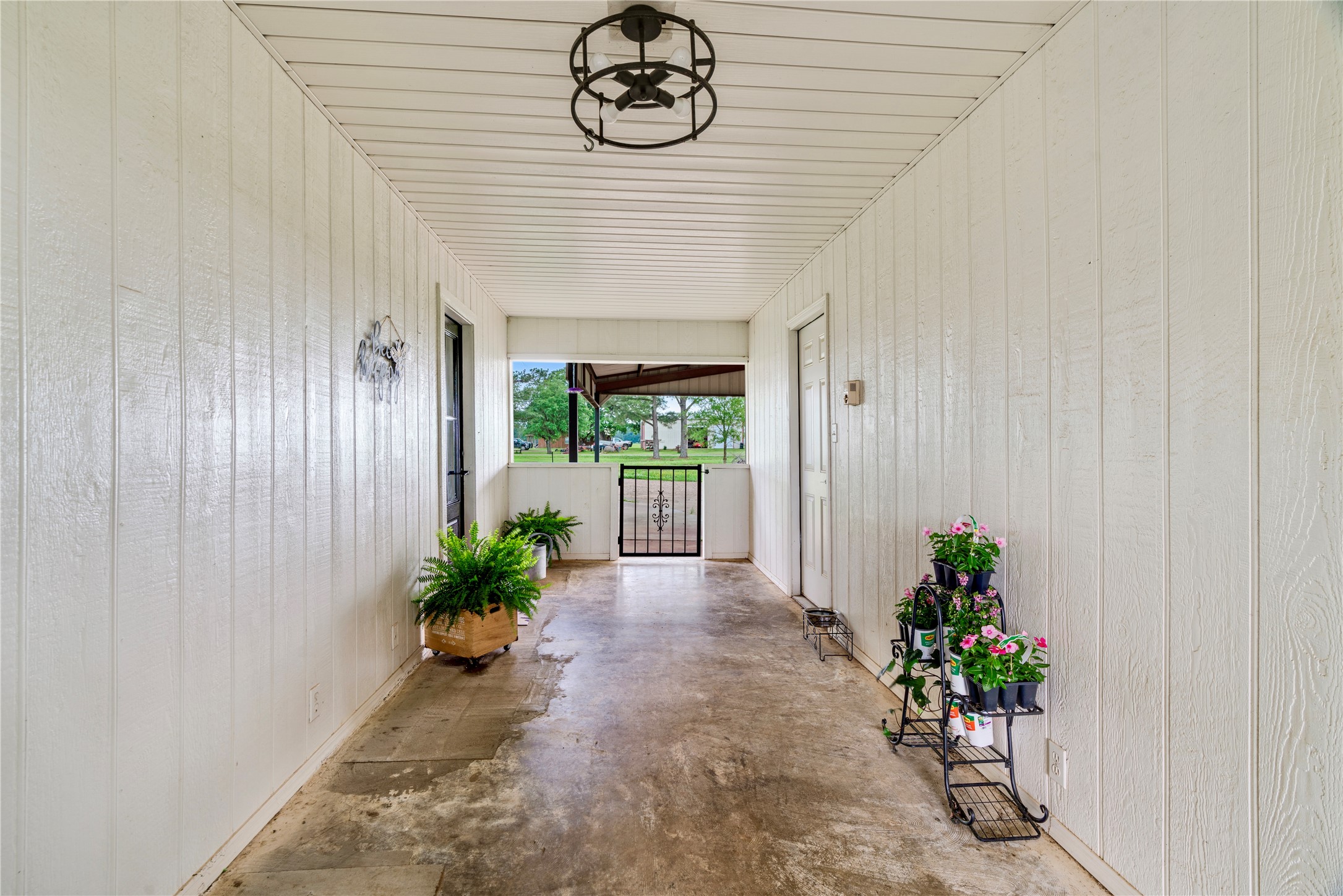 6013 Farm Road 1502