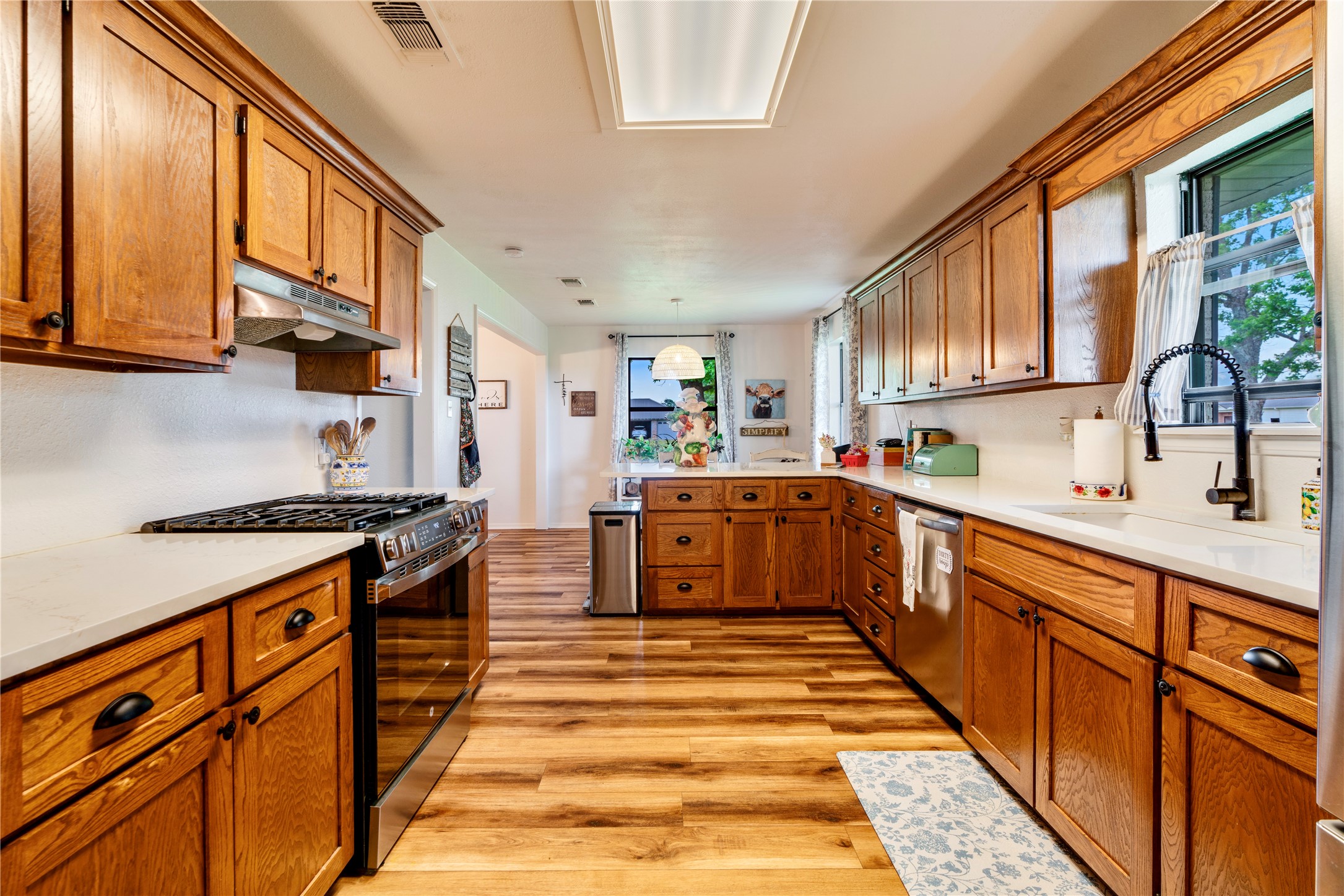 6013 Farm Road 1502
