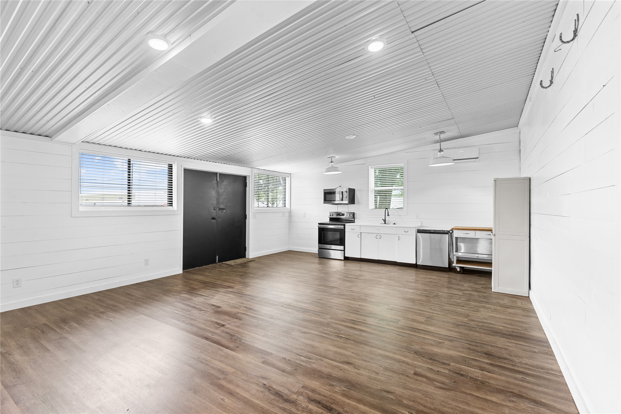 2230 Farm Road 79