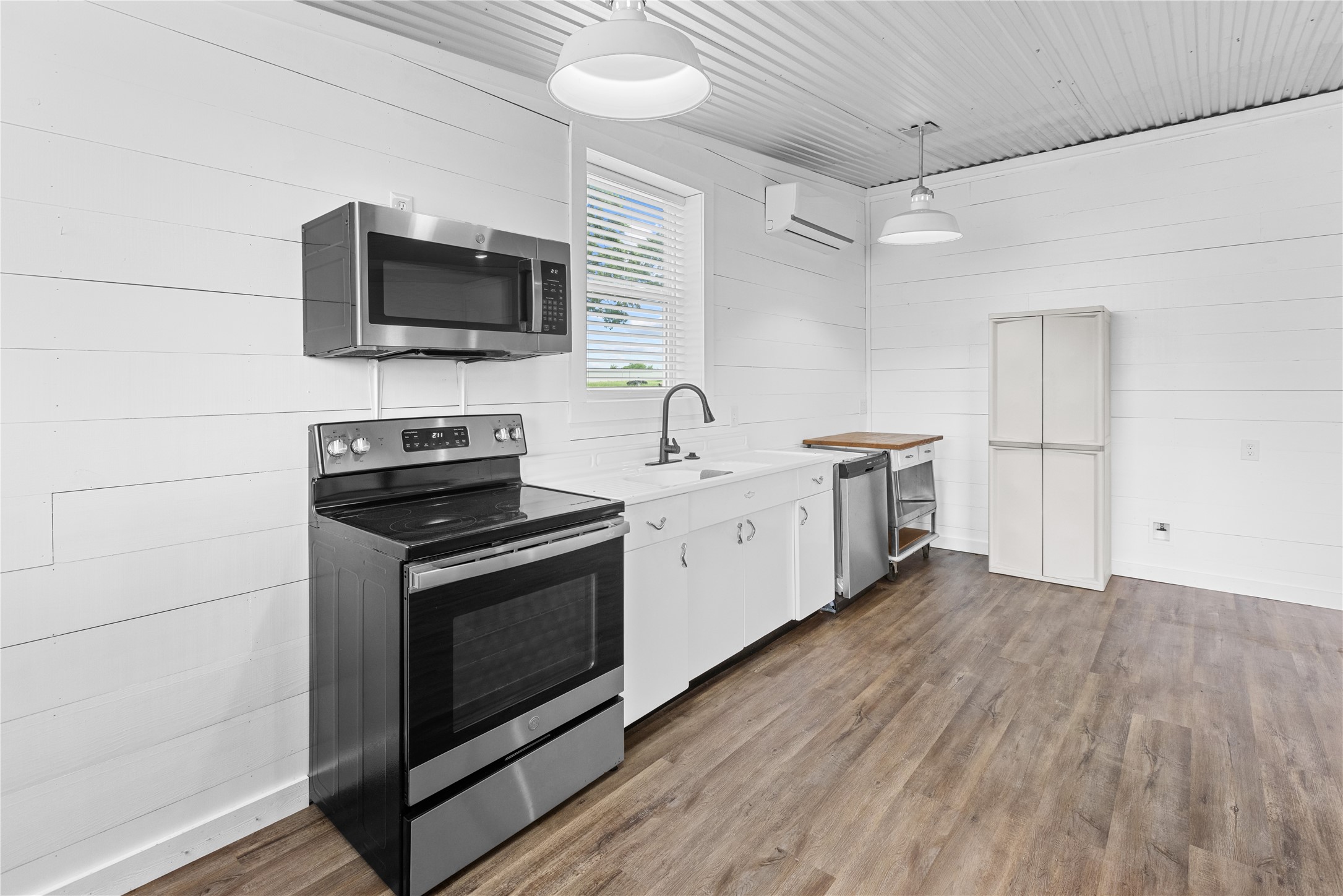 2230 Farm Road 79