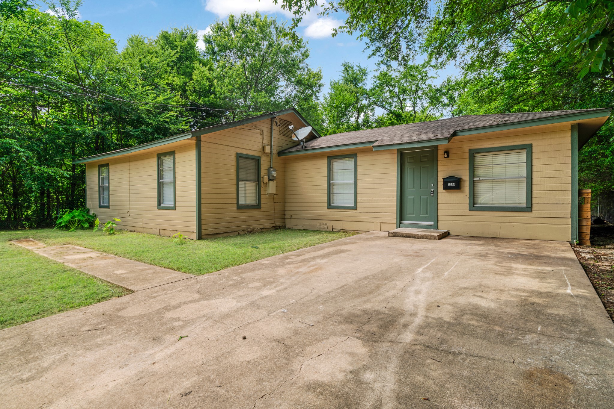 2524 Graham