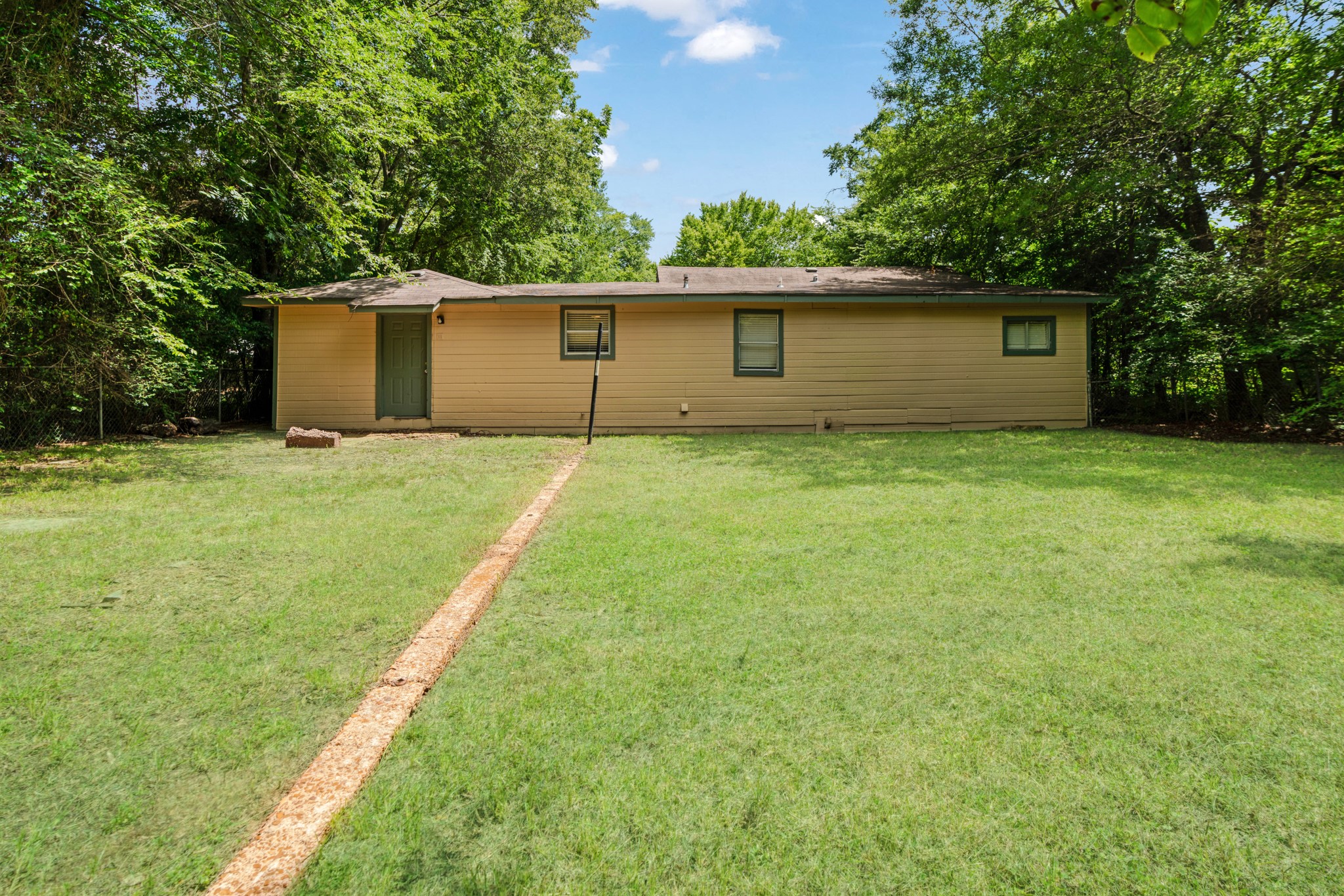 2524 Graham
