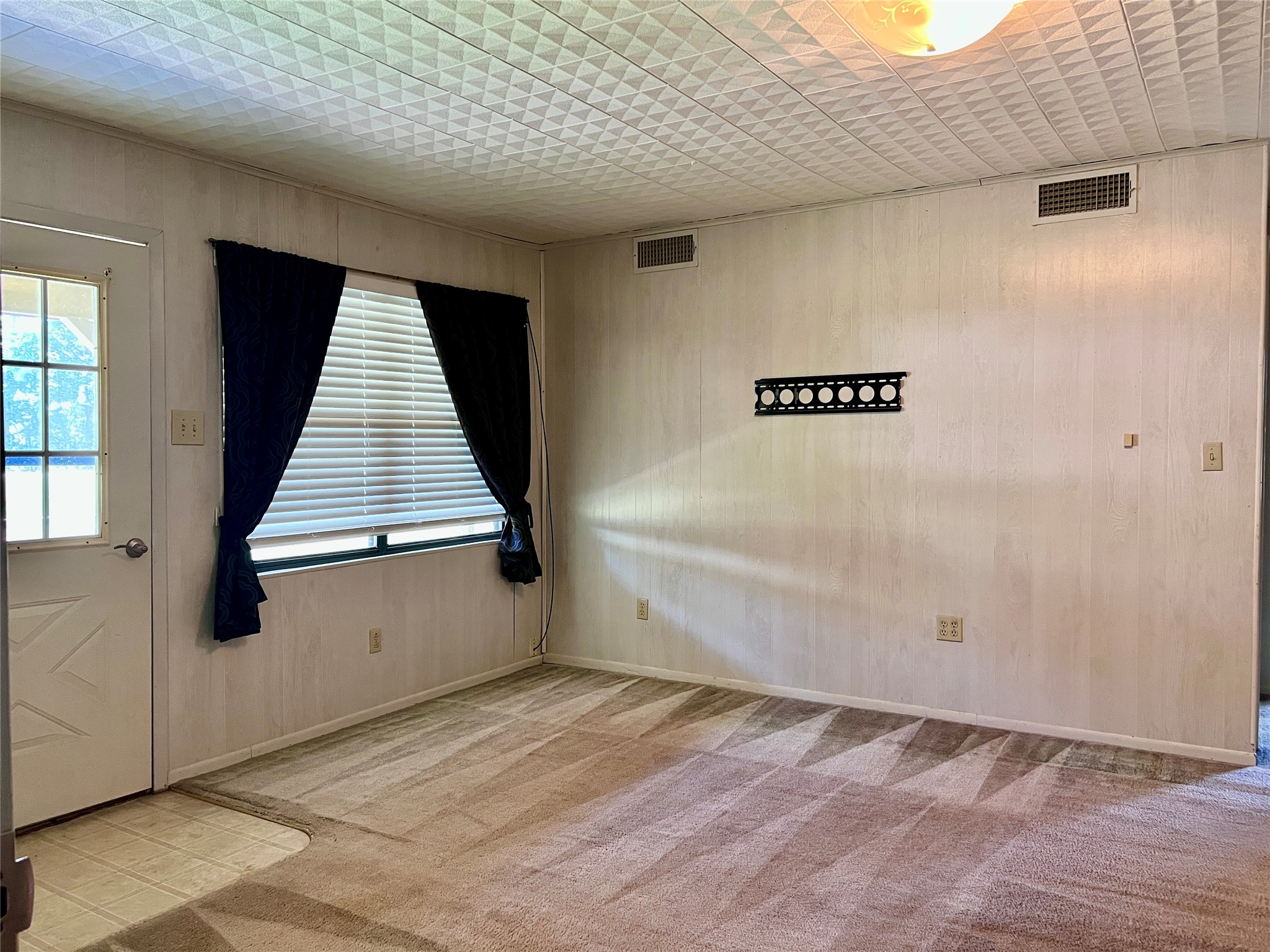 6903 Farm Road 1498