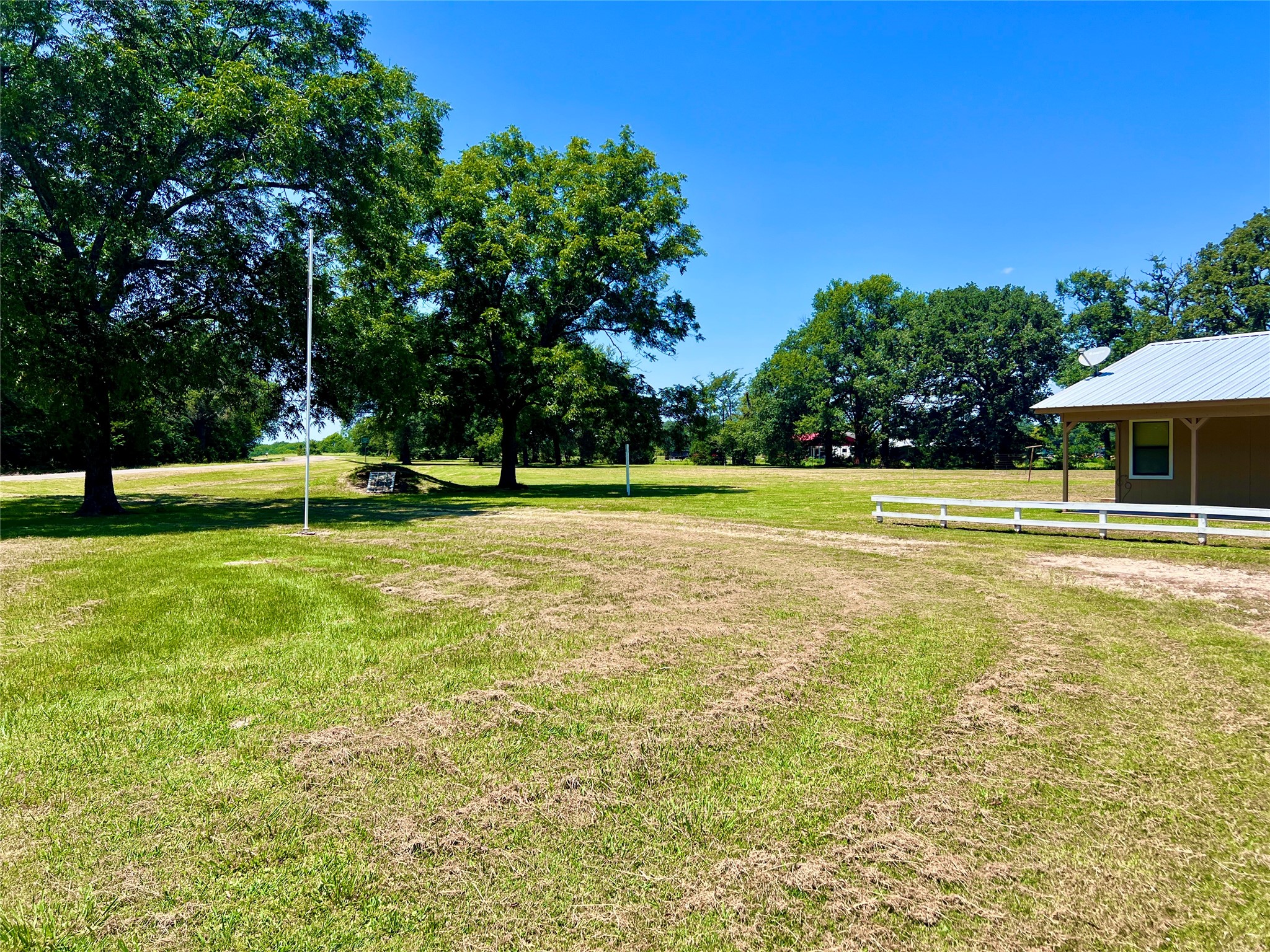6903 Farm Road 1498