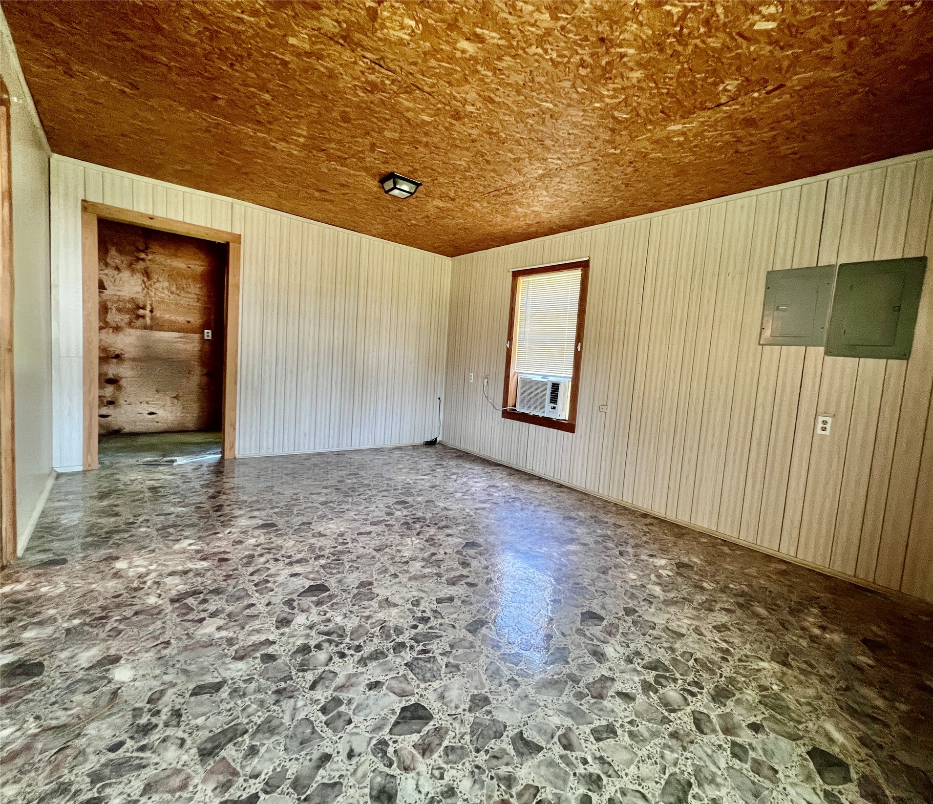 6903 Farm Road 1498