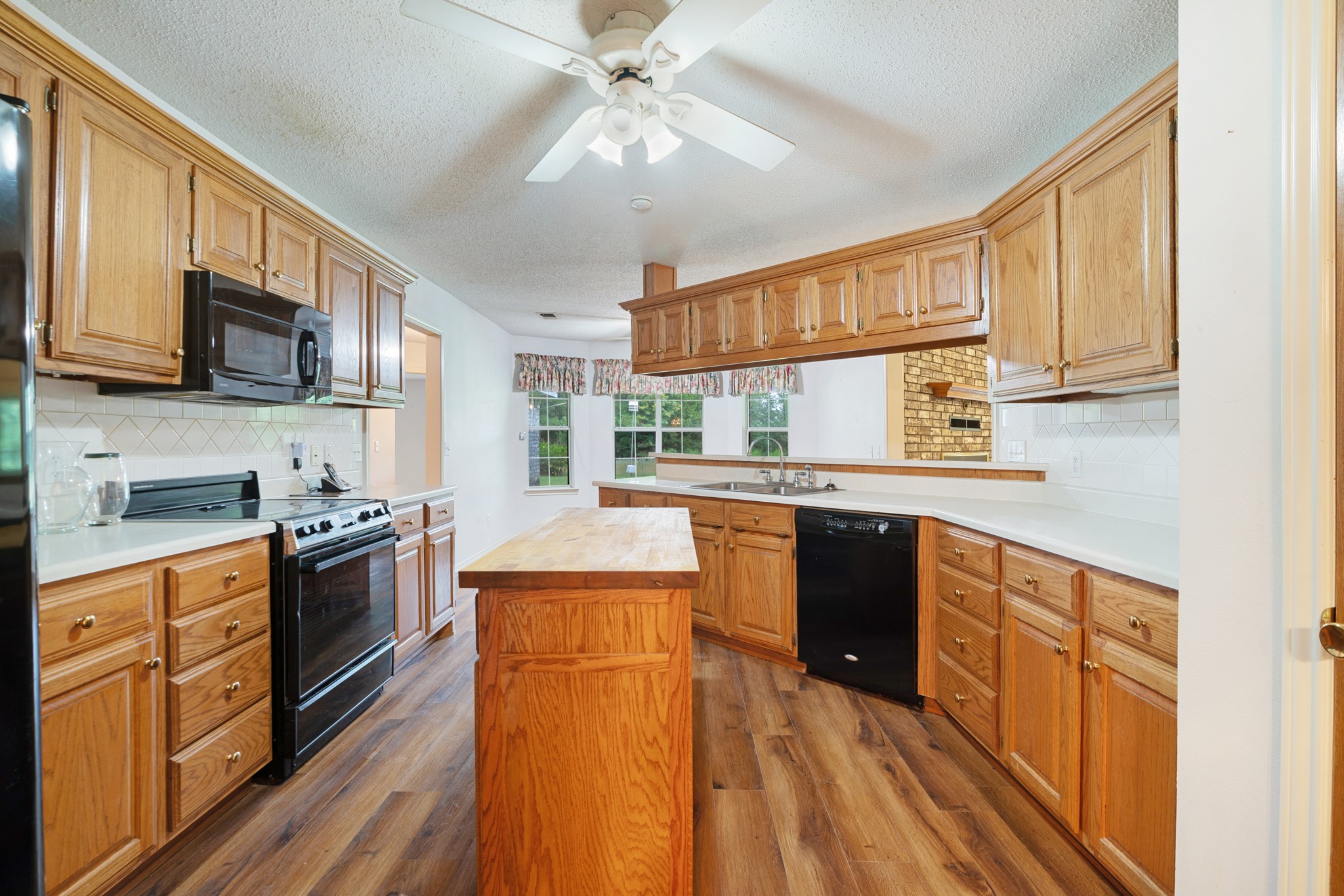 1490 Farm Road 2120